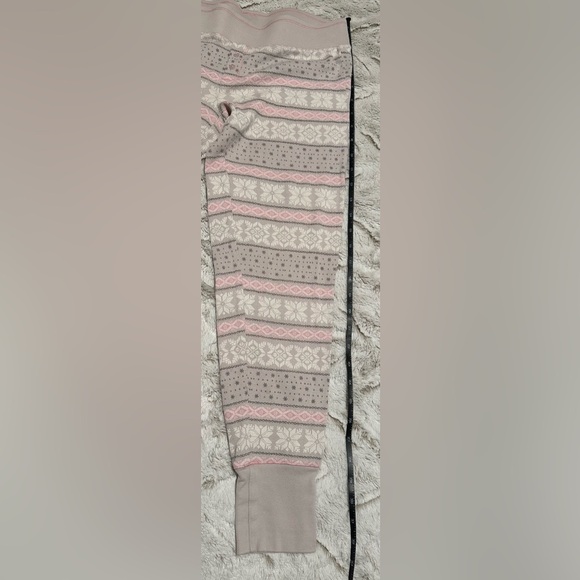 Victoria's Secret Snowflake Print Pink and Gray Pajama Pants - Picture 6 of 12